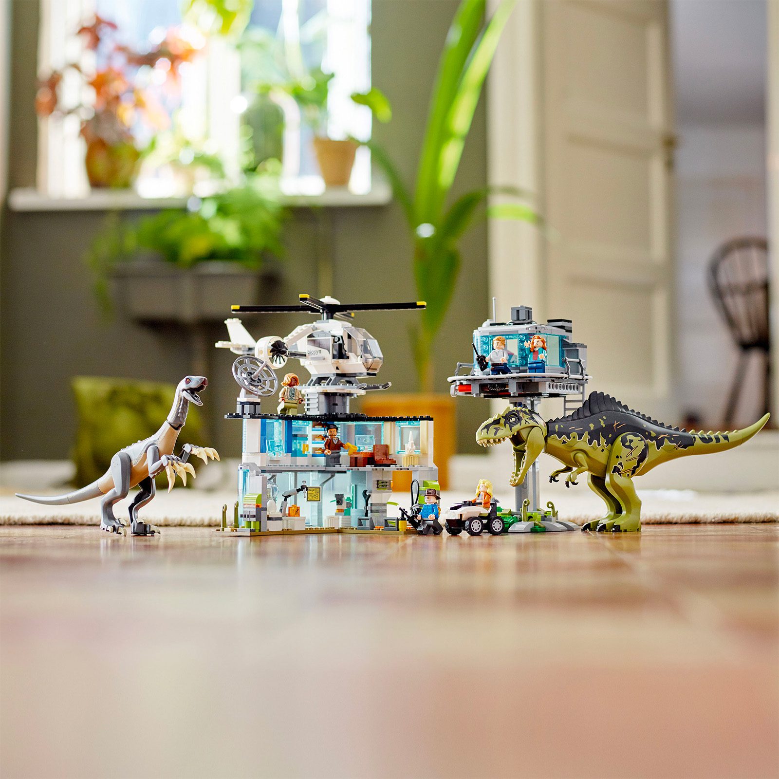 Jurassic World - Giganotosaurus & Therizinosaurus Attack - Image 5