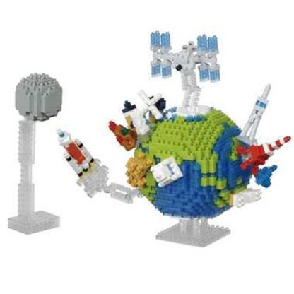 Nanoblock Planet Earth and Moon - Image 2