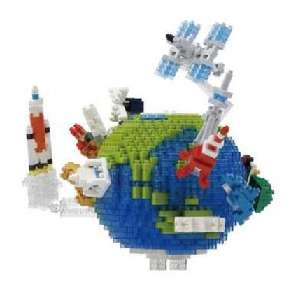 Nanoblock Planet Earth and Moon - Image 4